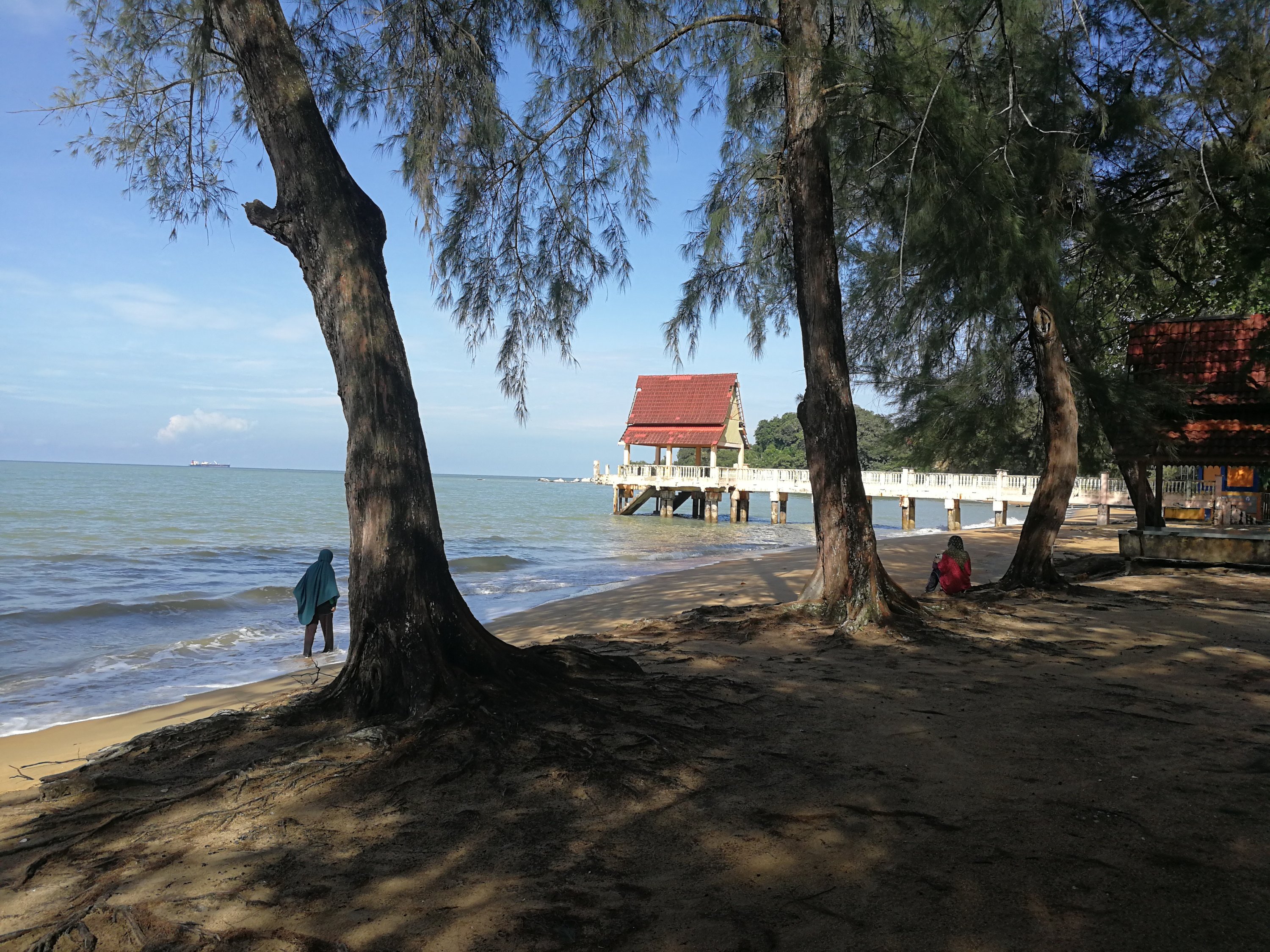 Lepak di Pantai Tanjung Bidara